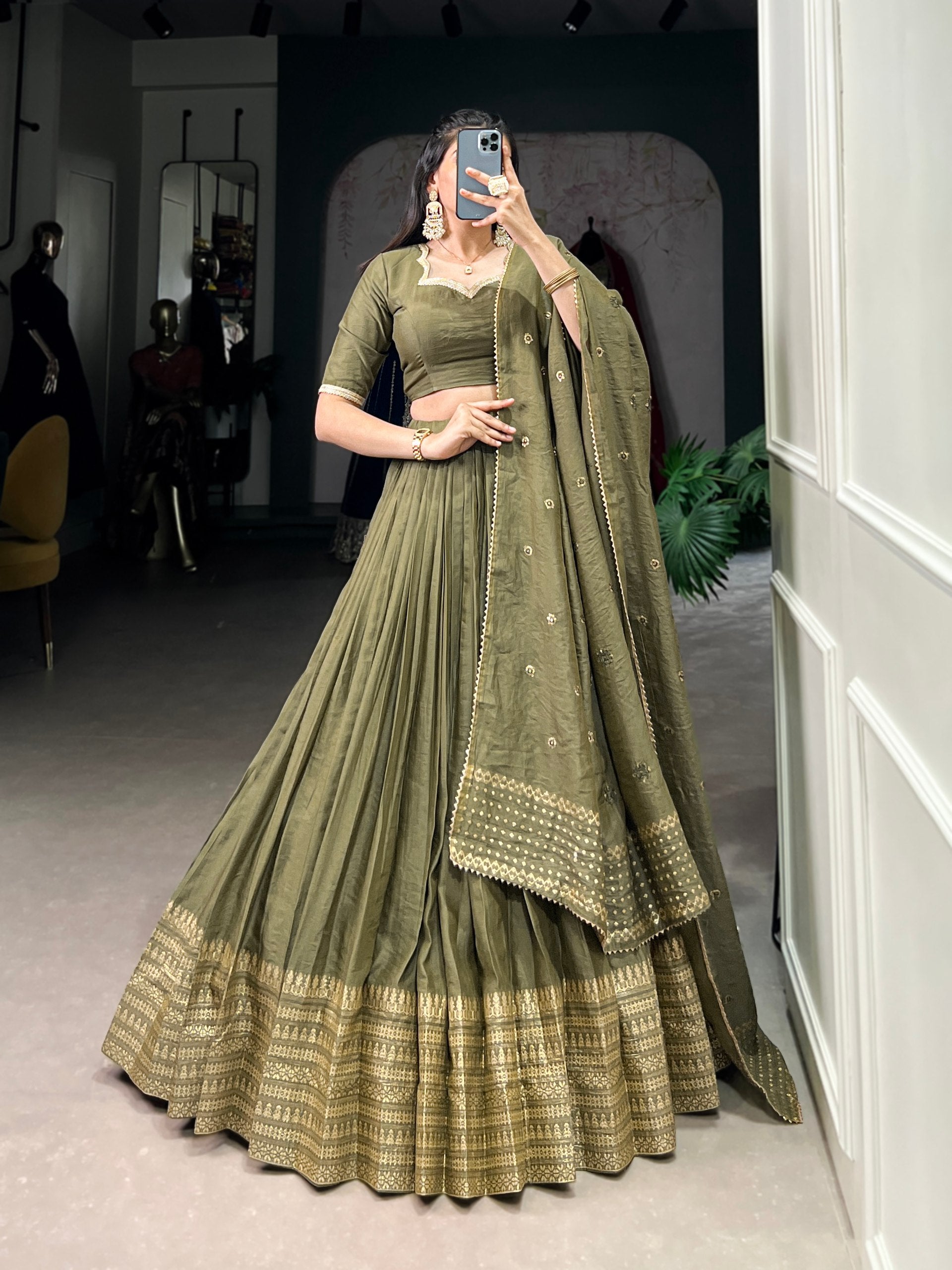 DESIGNER MEHNDI LEHENGA