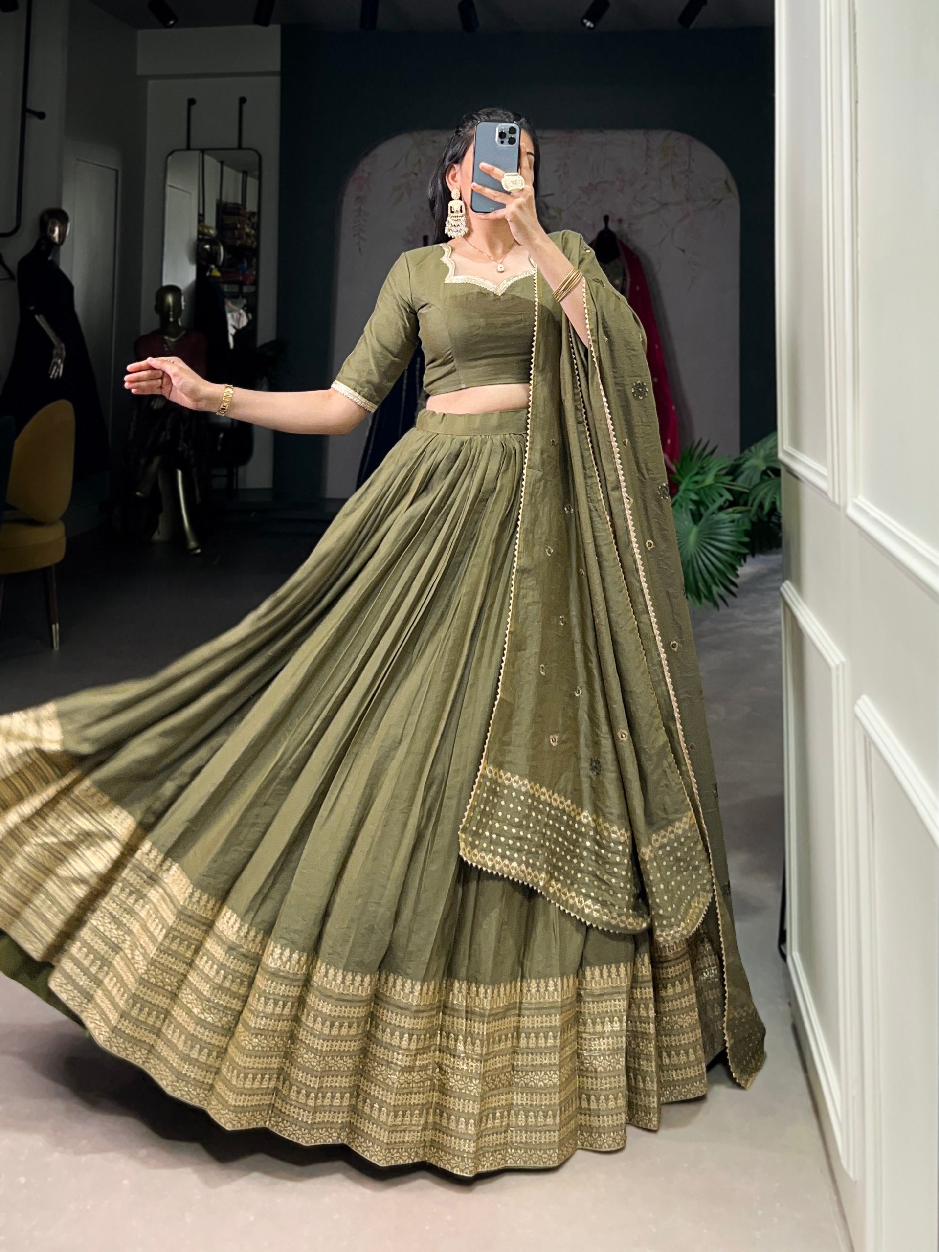 DESIGNER MEHNDI LEHENGA