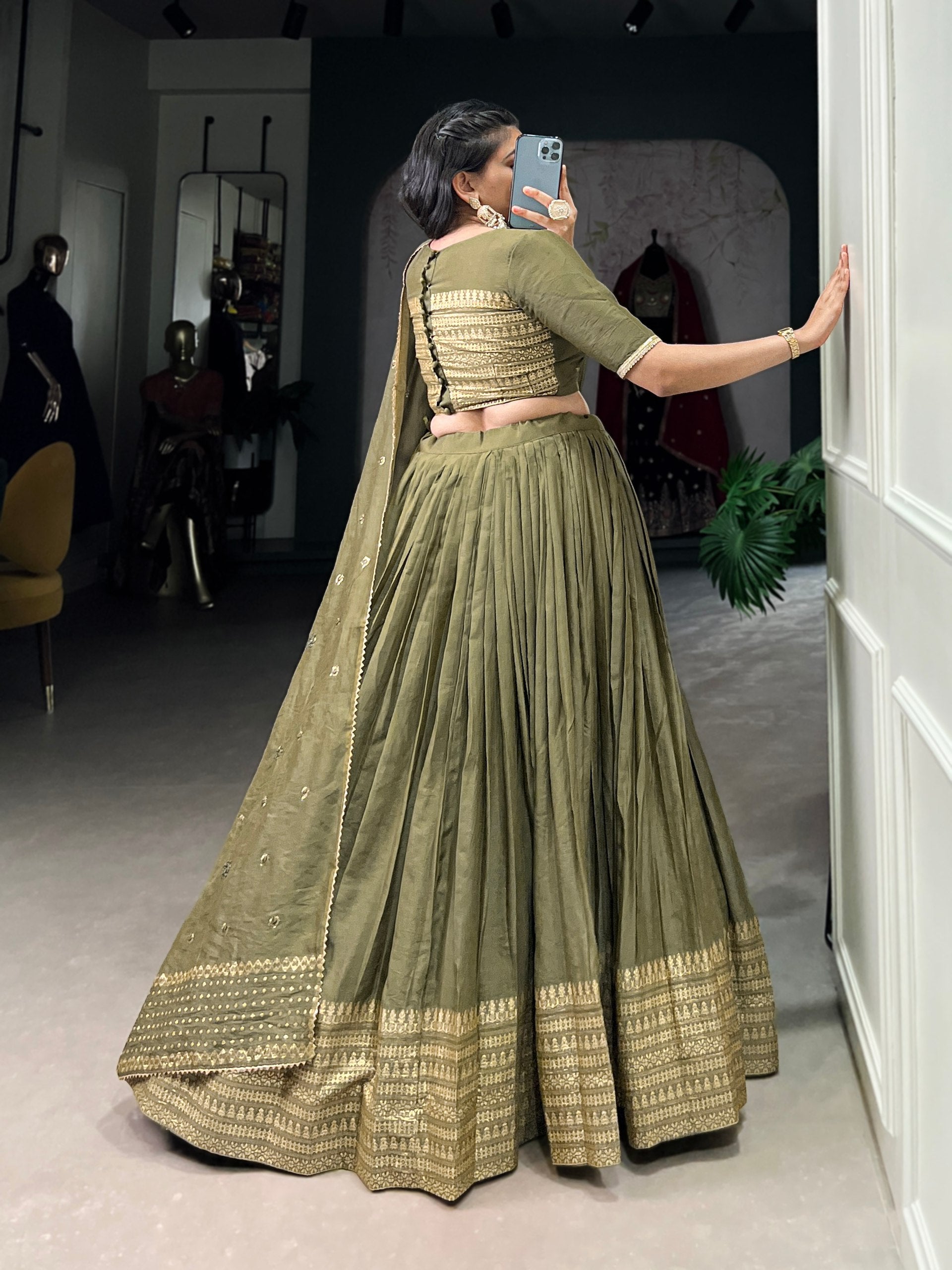 DESIGNER MEHNDI LEHENGA