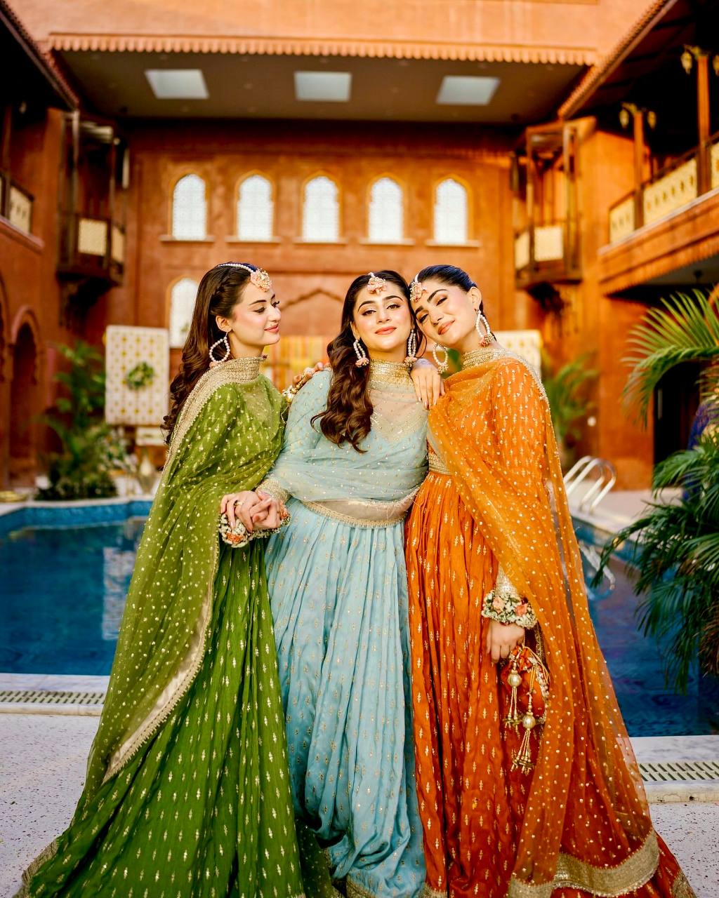 THE HERITAGE GLOW CHINON SILK GOWN SET
