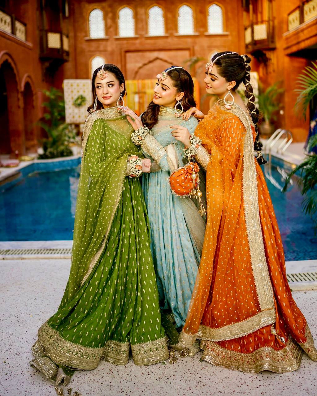 THE HERITAGE GLOW CHINON SILK GOWN SET