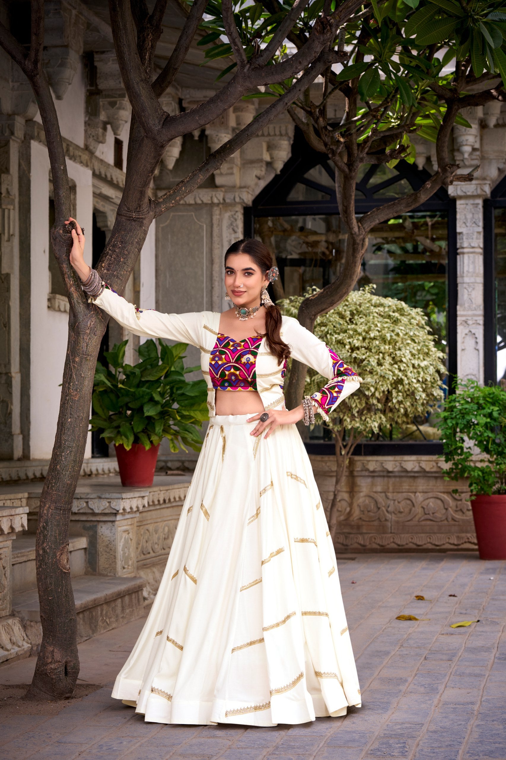 WHITE GAMTHI WORK NAVRATRI LEHENGA