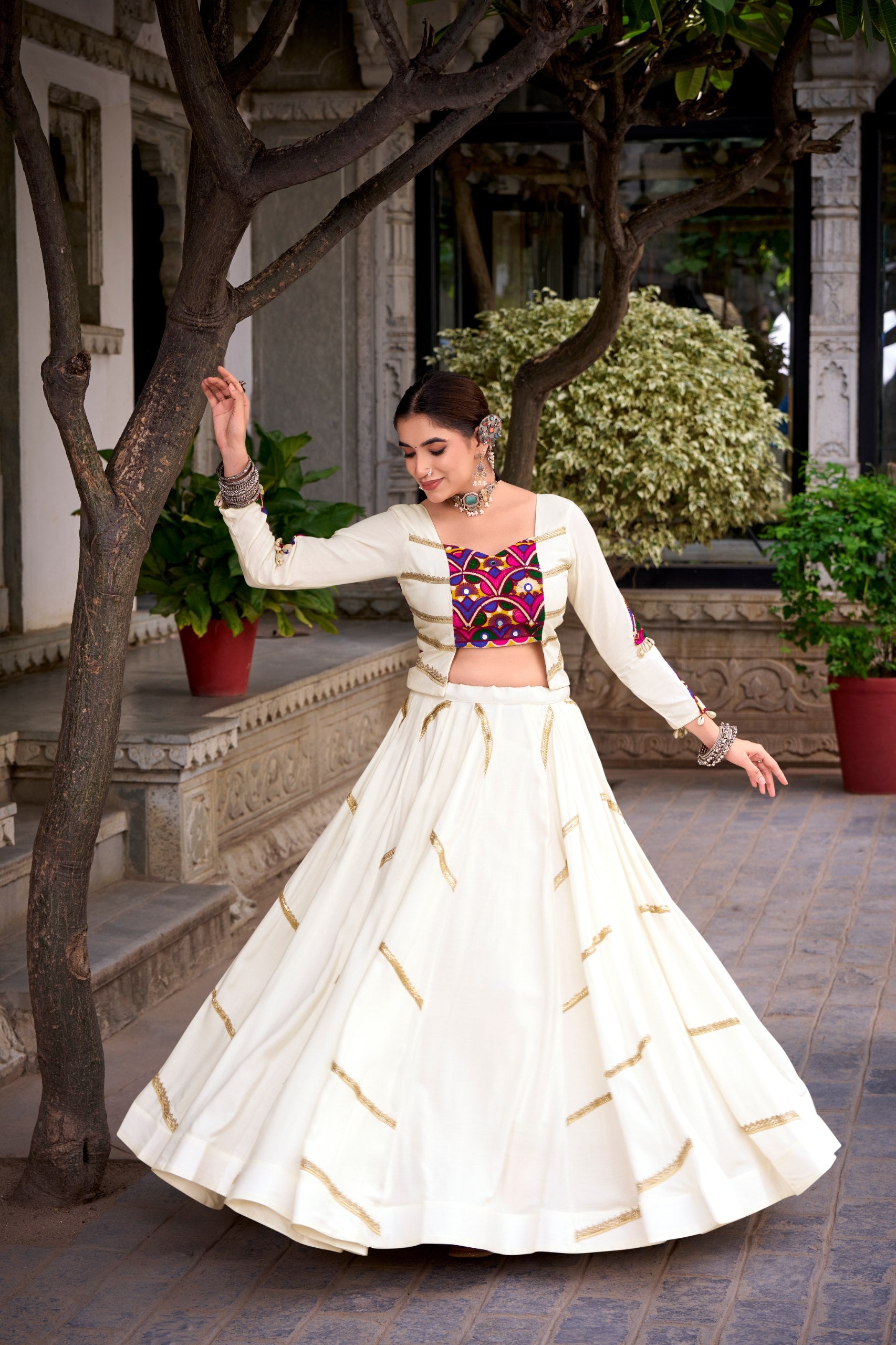 WHITE GAMTHI WORK NAVRATRI LEHENGA
