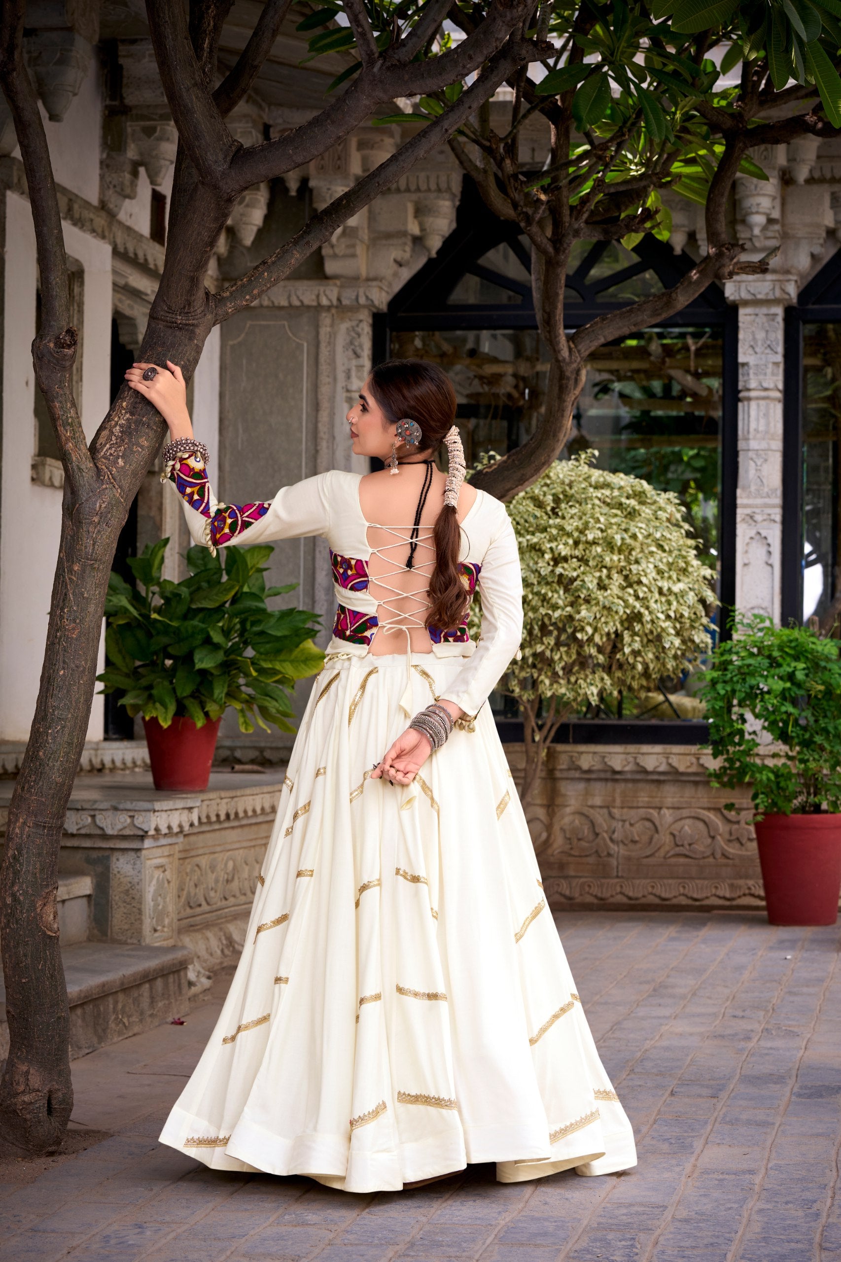 WHITE GAMTHI WORK NAVRATRI LEHENGA